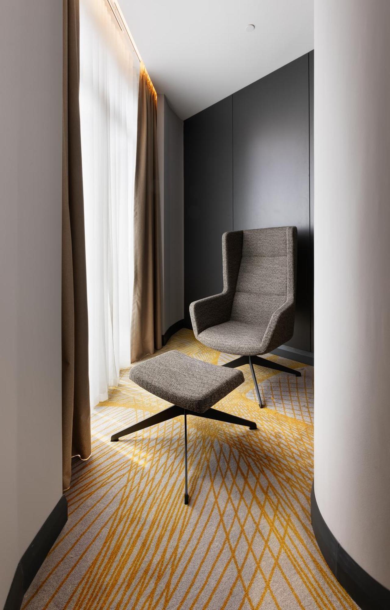 Ibis Styles Istanbul Merter 객실 사진 Armchair and ottoman