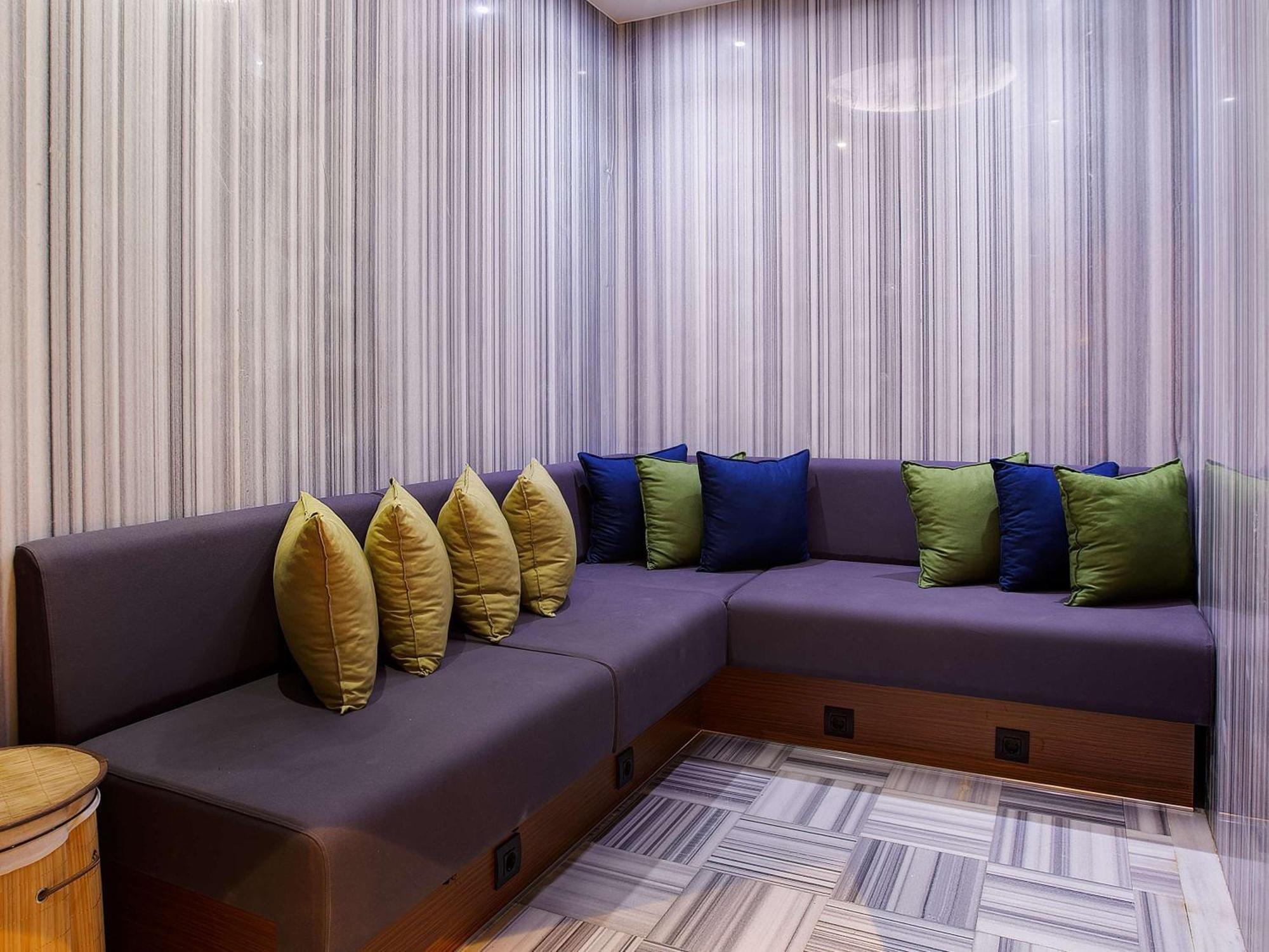Ibis Styles Istanbul Merter 외부 사진 A sofa